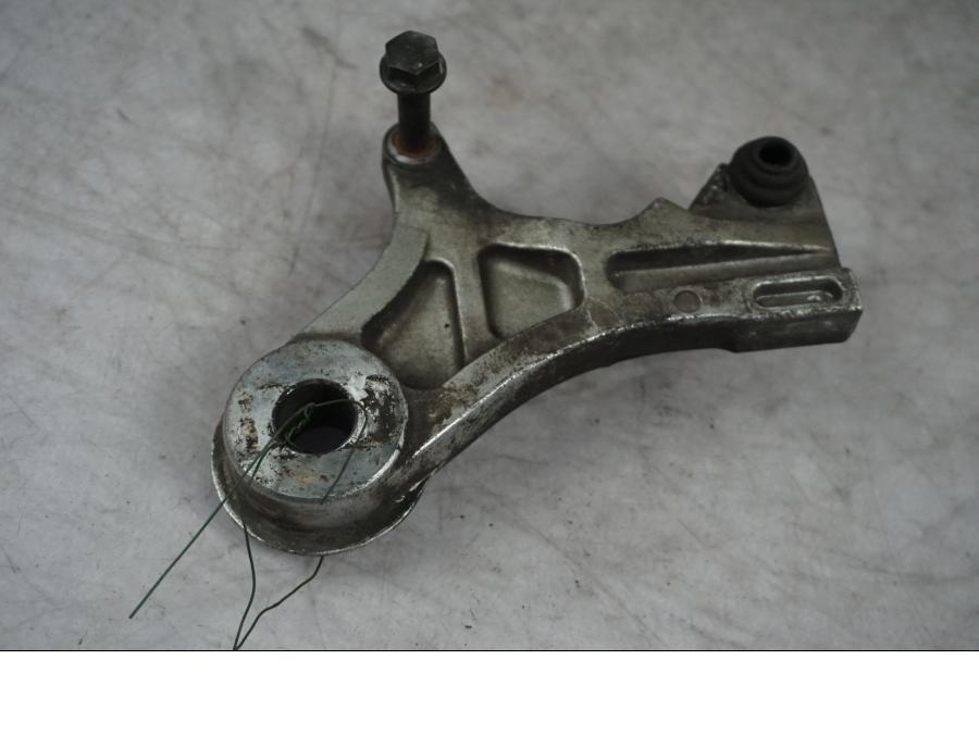 Vänster sida på Bromsoksfäste från en Honda XL 650 V -2004 motorcykel.