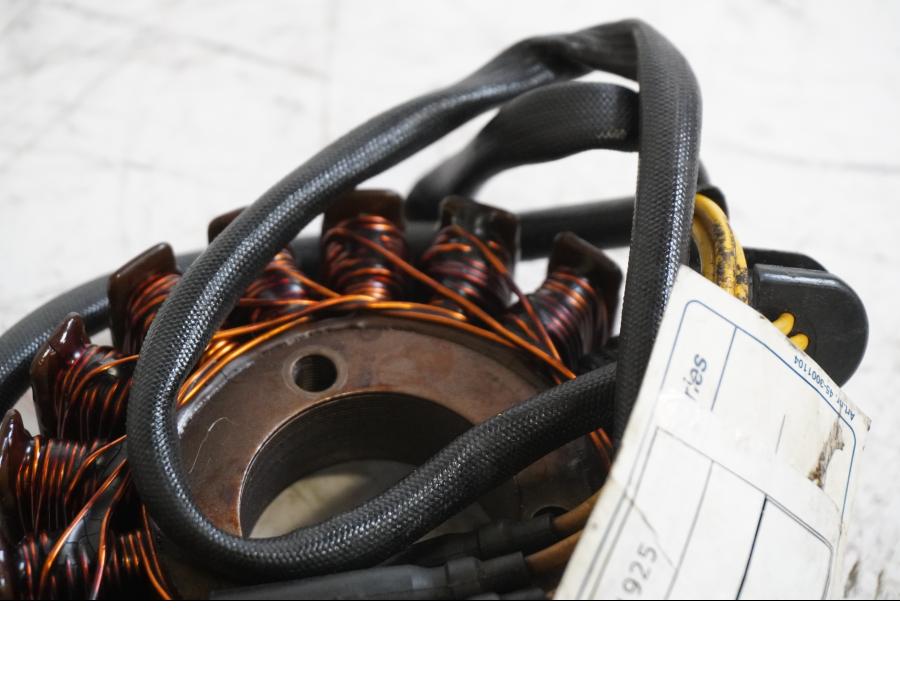 Baksidan på Generator från en Suzuki GSX 400 -1983 motorcykel.