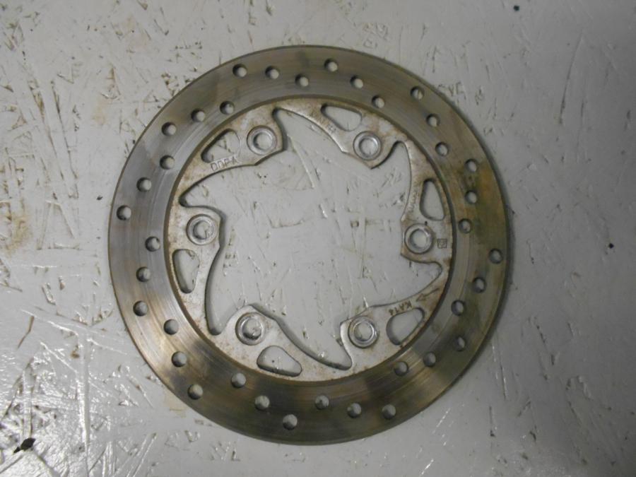 Framsidan på Bromsskiva från en KTM 125 Duke -2014 motorcykel.