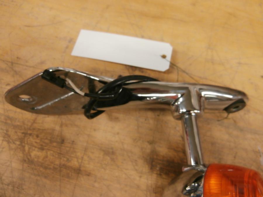 Framsidan på Blinkersfäste från en Triumph Legend TT -2001 motorcykel.