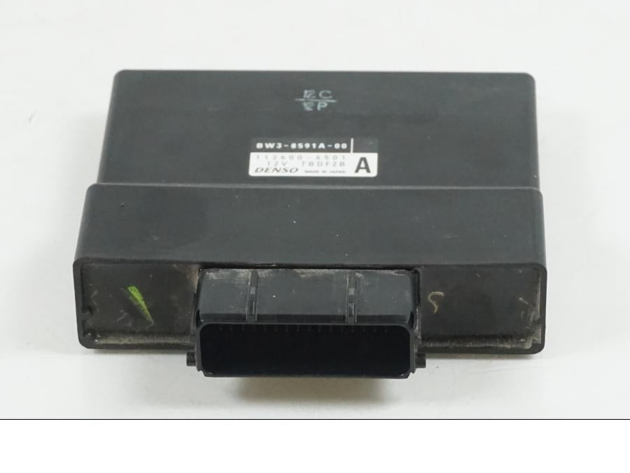 Höger sida på CDI / ECU från en Yamaha Tenere 700 -2020 motorcykel.