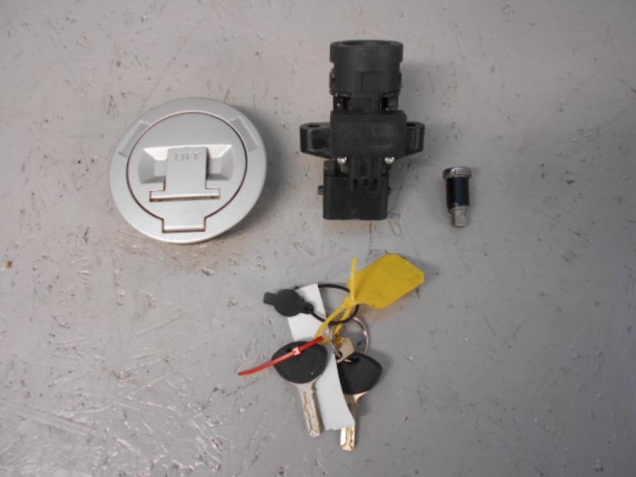 Framsidan pÄ LÄssats frÄn en BMW F 700 GS -2014 motorcykel.