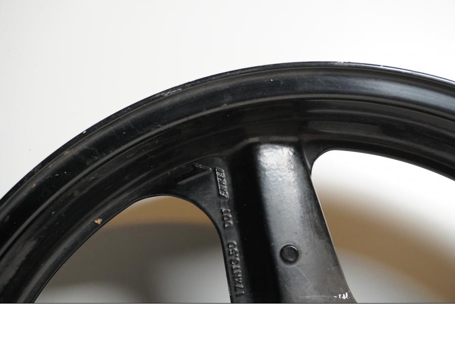 Extrabild6 på Fälg från en Honda CBR 1000 F -1993 motorcykel.