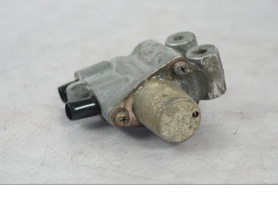 Snett uppifrån på Bromsfördelare från en Honda CBR 1100 XX -1999 motorcykel.