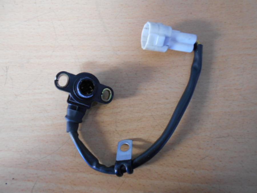 Baksidan pÄ TPS frÄn en Suzuki GSX 1400 -2003 motorcykel.