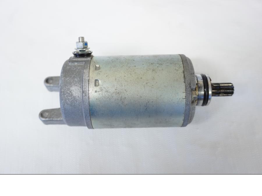 Framsidan på Startmotor från en Kawasaki Z 800 -2013 motorcykel.