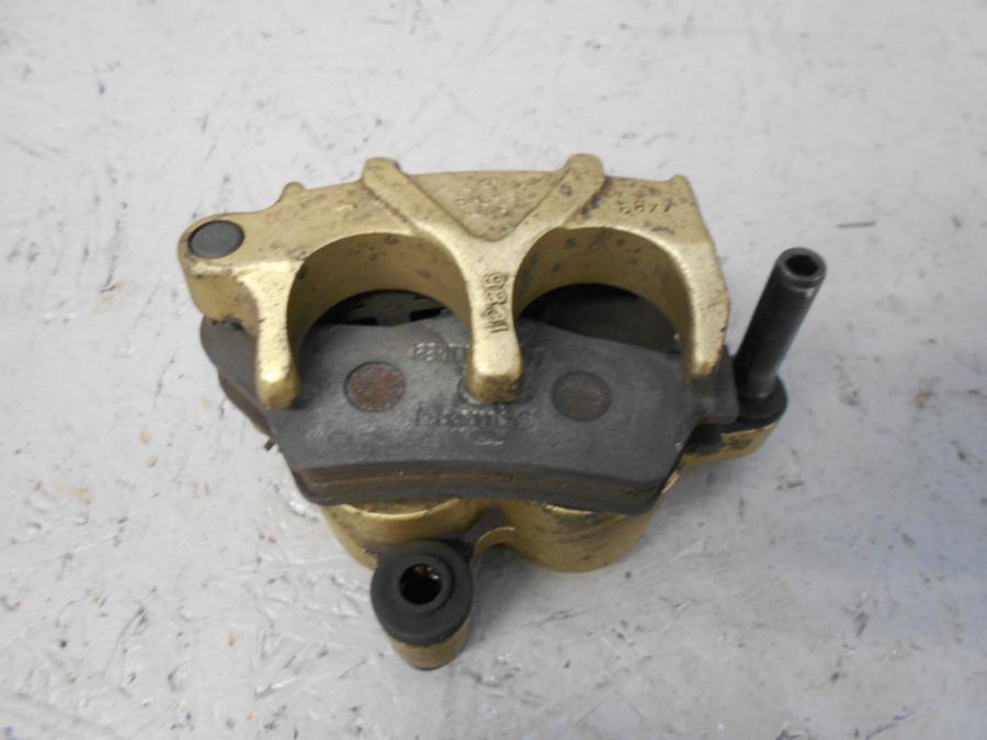 Baksidan på Bromsok från en Yamaha YZF-R 125 -2009 motorcykel.