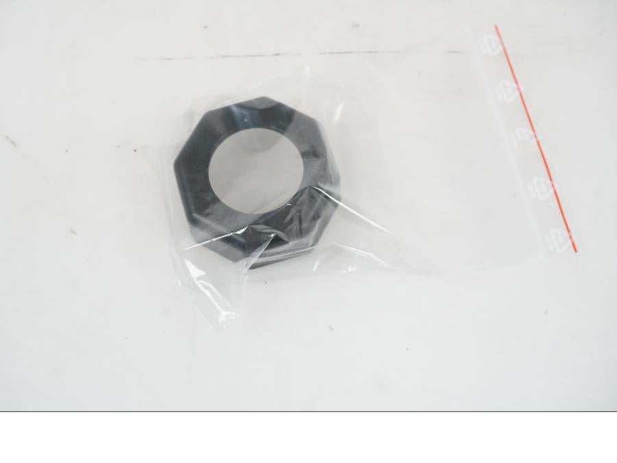 Snett uppifrån på Bensinnivågivare från en KTM 1290 Super Adventure S -2022 motorcykel.