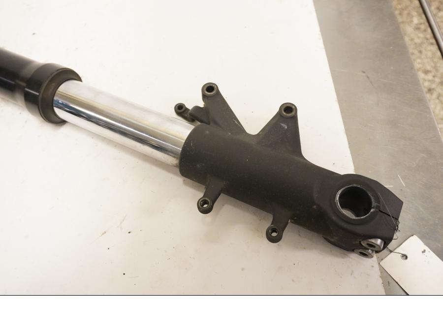 Snett uppifrån på Gaffelben från en Honda CTX 1300 -2014 motorcykel.