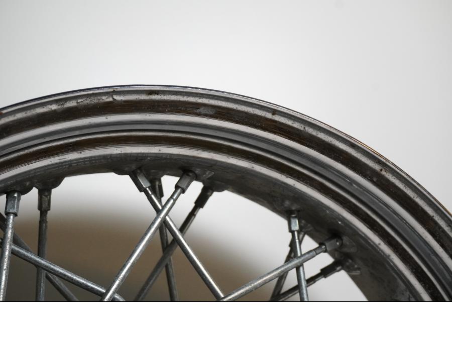 Extrabild6 på Fälg från en Yamaha XVS 1100 -2001 motorcykel.