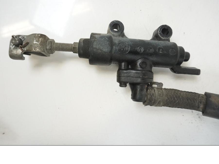 Snett nerifrån på Bromshuvudcylinder från en Honda XL 1000 V -2008 motorcykel.