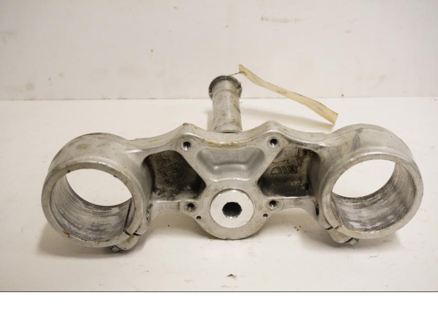 Baksidan på Gaffelkrona från en KTM 625 SXC -2004 motorcykel.