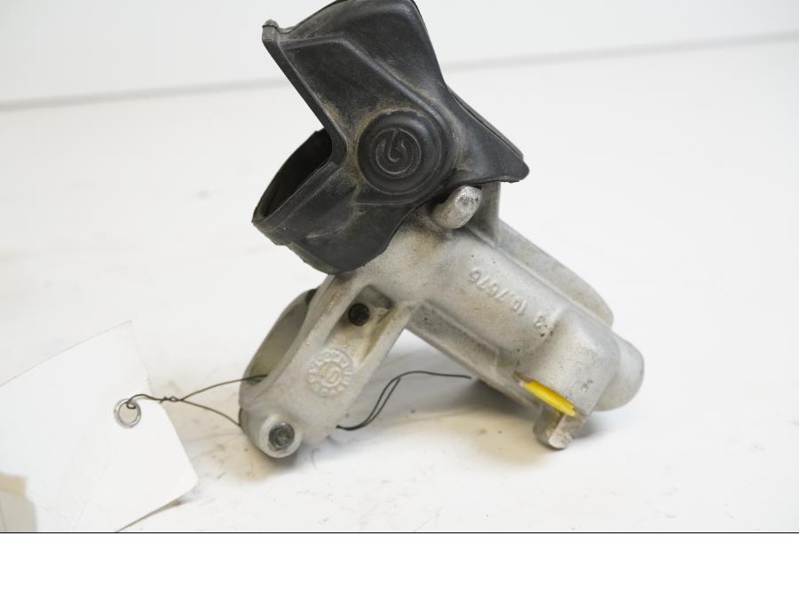 Höger sida på Bromshuvudcylinder från en KTM 625 SC SM -2002 motorcykel.