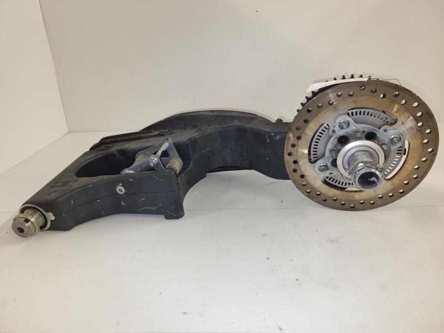 Vänster sida på Sving från en Triumph Sprint GT -2011 motorcykel.