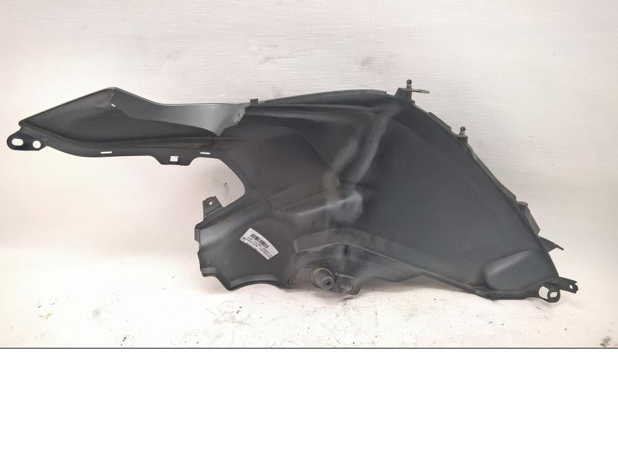 Baksidan på Sidkåpa från en BMW R 1200 GS -2013 motorcykel.