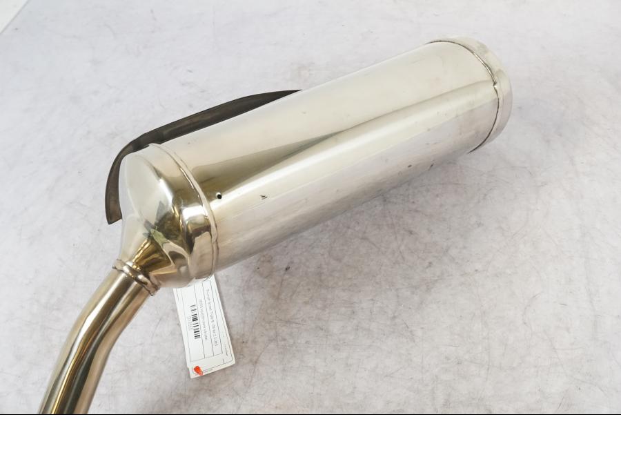 Snett uppifrån på Ljuddämpare från en Triumph Street Triple R -2009 motorcykel.