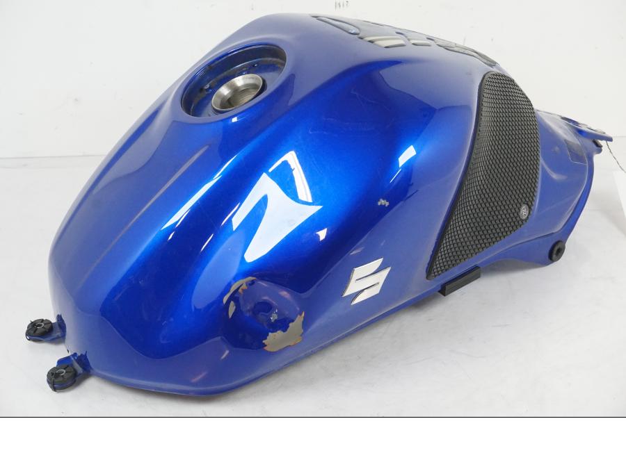 Framsidan på Bensintank från en Suzuki SV 650 S -2005 motorcykel.