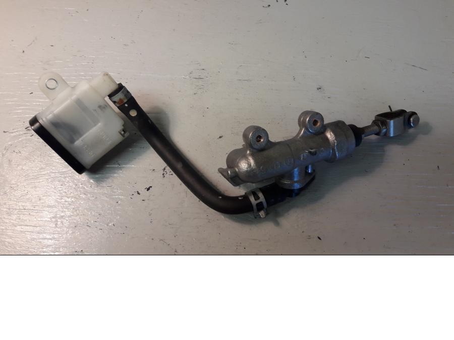 Framsidan på Bromshuvudcylinder från en Suzuki GSX-R 1000 -2008 motorcykel.