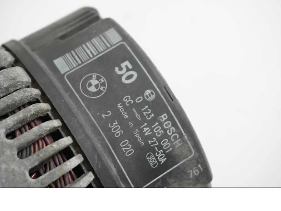 Höger sida på Generator från en BMW R 1100 RT -1997 motorcykel.