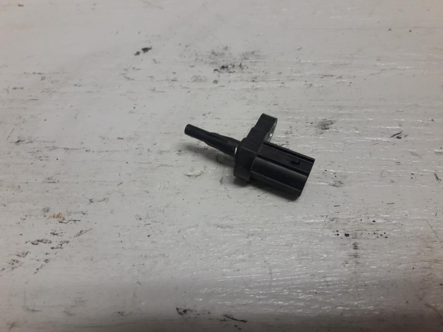 Framsidan på Luftburksensor från en Kawasaki ER-6N -2015 motorcykel.