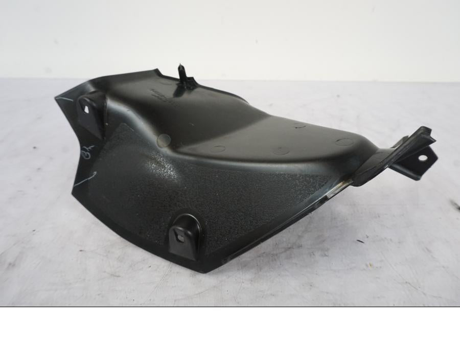 Snett nerifrån på Sidkåpa från en Kawasaki Z 800 -2014 motorcykel.