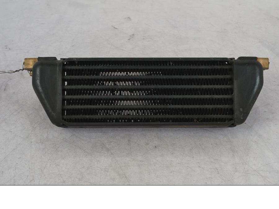 Vänster sida på Oljekyl från en BMW R 1100 GS -1998 motorcykel.