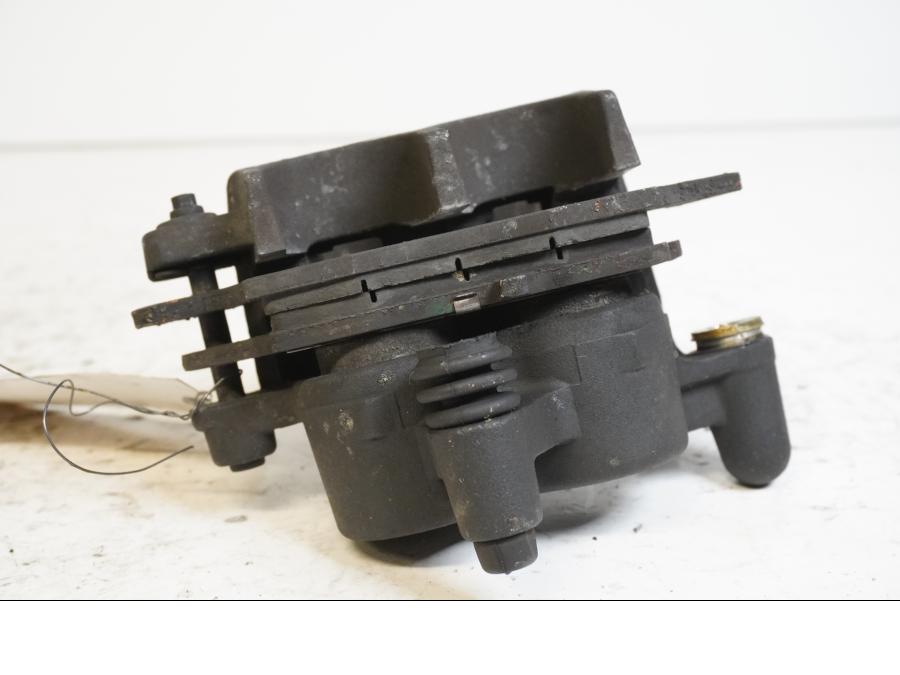 Höger sida på Bromsok från en Suzuki SV 650 -2003 motorcykel.