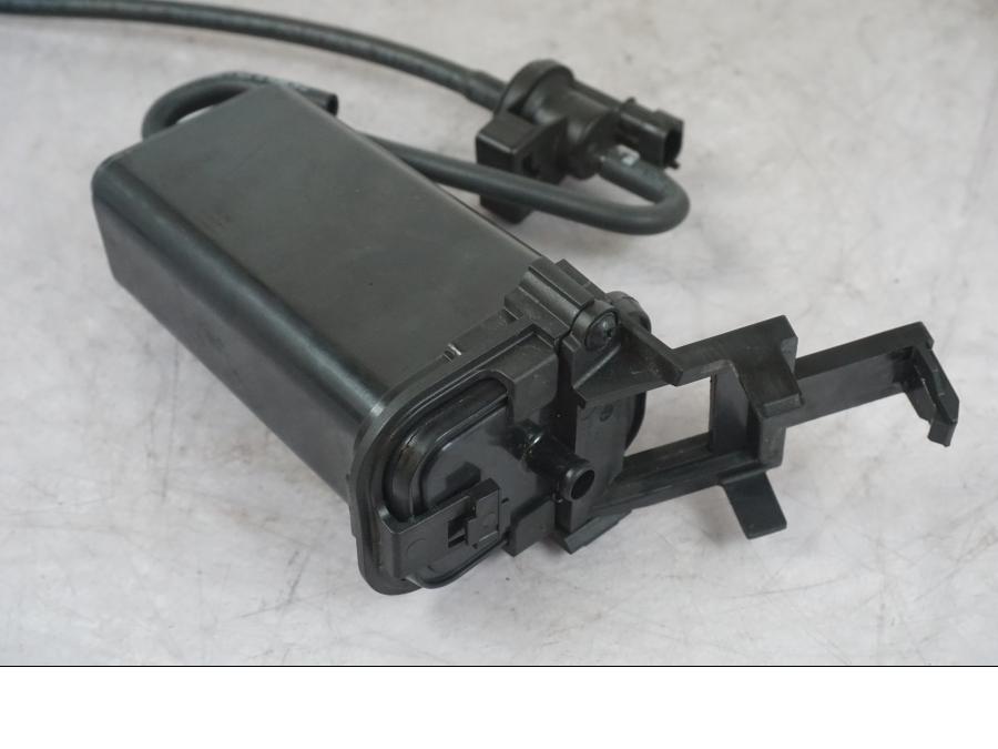 Extrabild4 på Fuel Evap System från en KTM 1290 Super Duke R -2022 motorcykel.