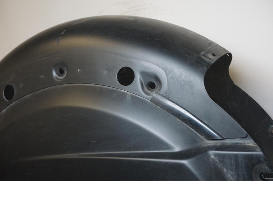 Höger sida på Bakskärm från en Indian Chieftain Dark Horse -2019 motorcykel.