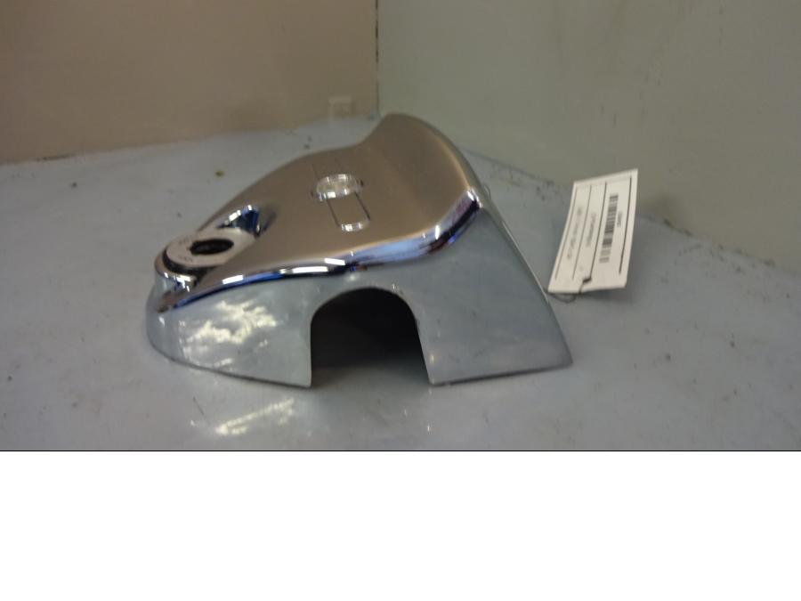 Vänster sida på Strålkastarhus från en H-D Touring Road King Custom FLHRSI -2004 motorcykel.