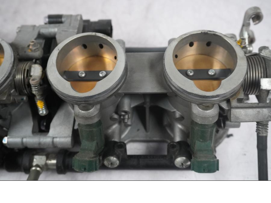 Extrabild3 på Spjällhus från en Kawasaki ZX-10R -2008 motorcykel.