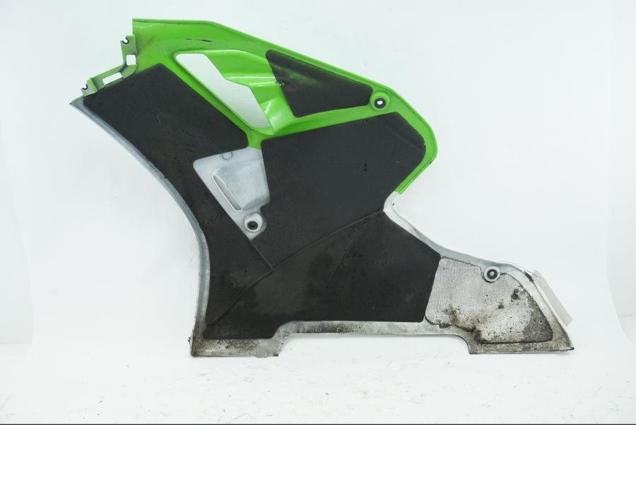 Baksidan på Sidkåpa från en Kawasaki ZXR 400 -1992 motorcykel.