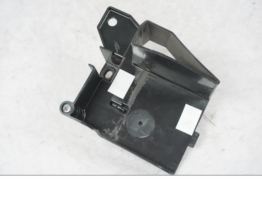 Baksidan på Plast från en Honda VT 600 C -1998 motorcykel.