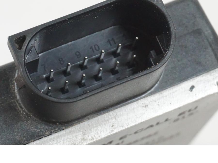 Vänster sida på SOS styrenhet från en BMW R 1250 GS -2021 motorcykel.