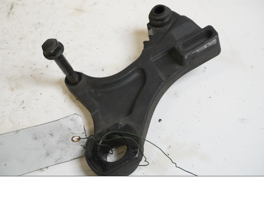 Baksidan på Bromsoksfäste från en Triumph Daytona 675 -2007 motorcykel.