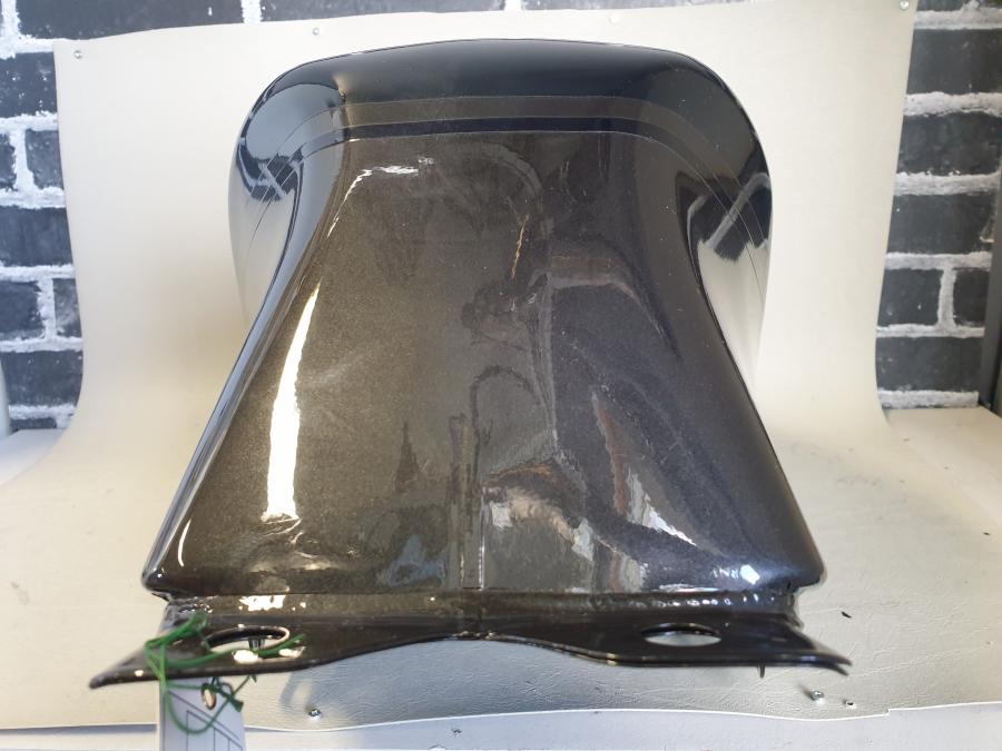 Vänster sida på Bensintank från en Suzuki RG 125 -1993 motorcykel.