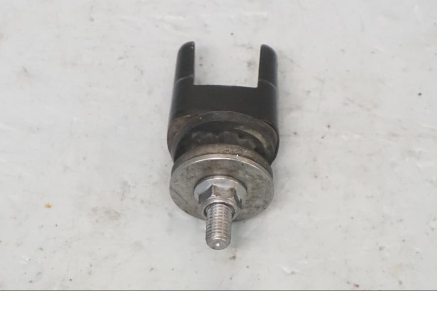 Baksidan på Fotpinnefäste från en Triumph Street Twin -2016 motorcykel.