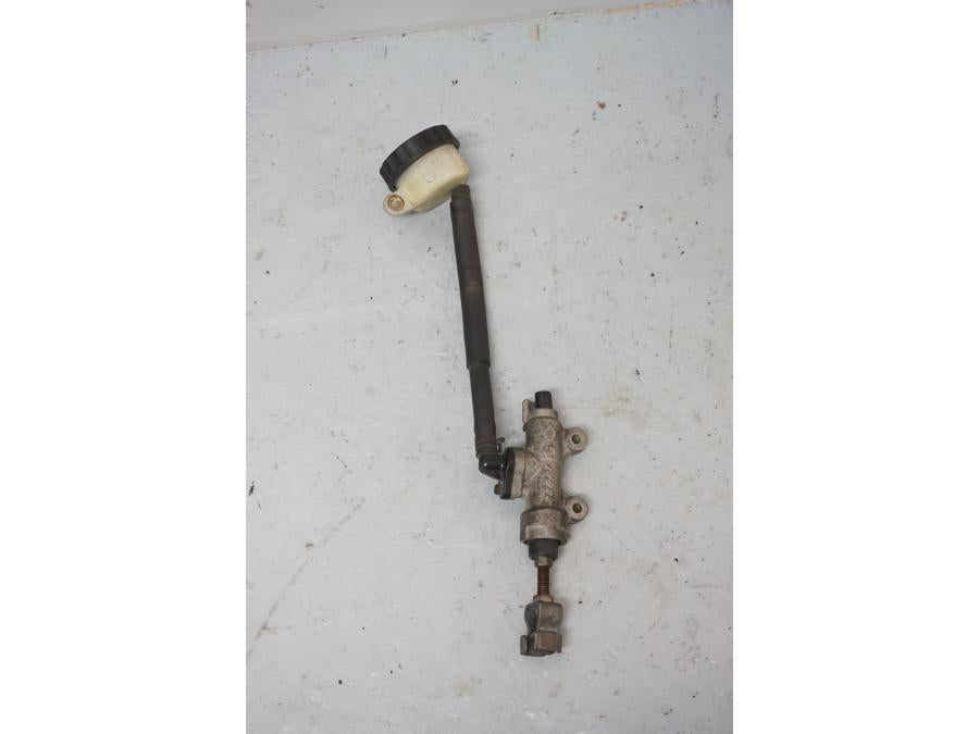 Framsidan på Bromshuvudcylinder från en Honda CBR 900 RR -1996 motorcykel.