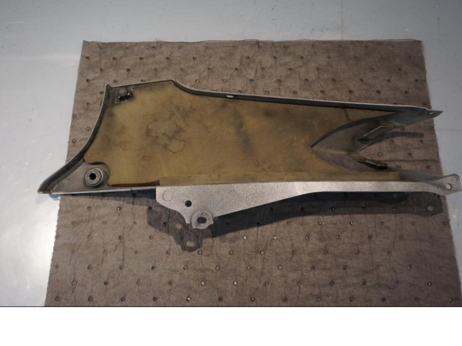 Höger sida på Sidopanel från en Yamaha FJR 1300 -2004 motorcykel.