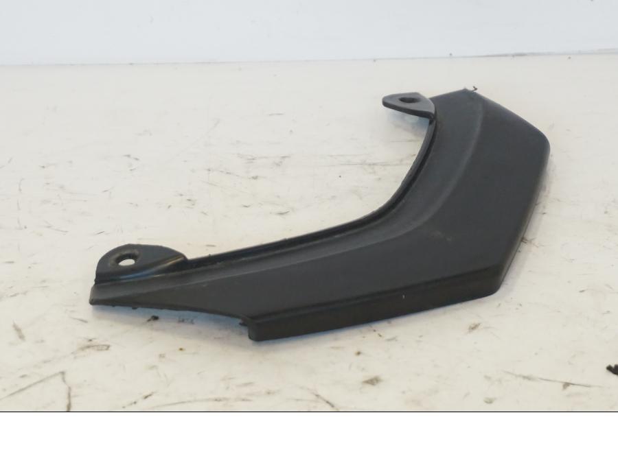 Snett nerifrån på Bakvinge från en Kawasaki ER-6N -2012 motorcykel.