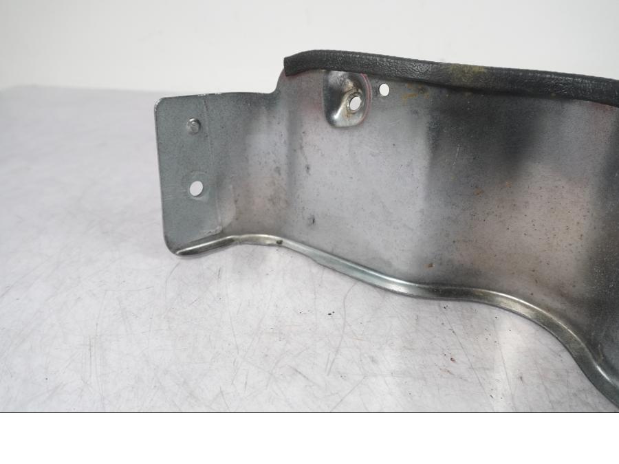 Snett uppifrån på Gaffelkronadekor från en H-D Touring Street Glide FLHX -2009 motorcykel.