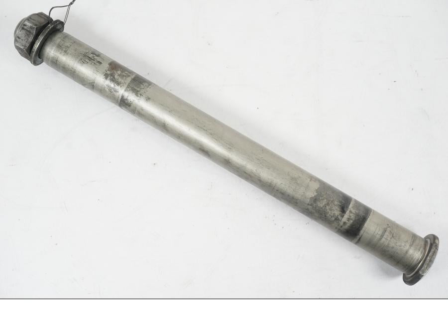 Snett nerifrån på Axel från en Yamaha YZF 1000 R1 -2007 motorcykel.