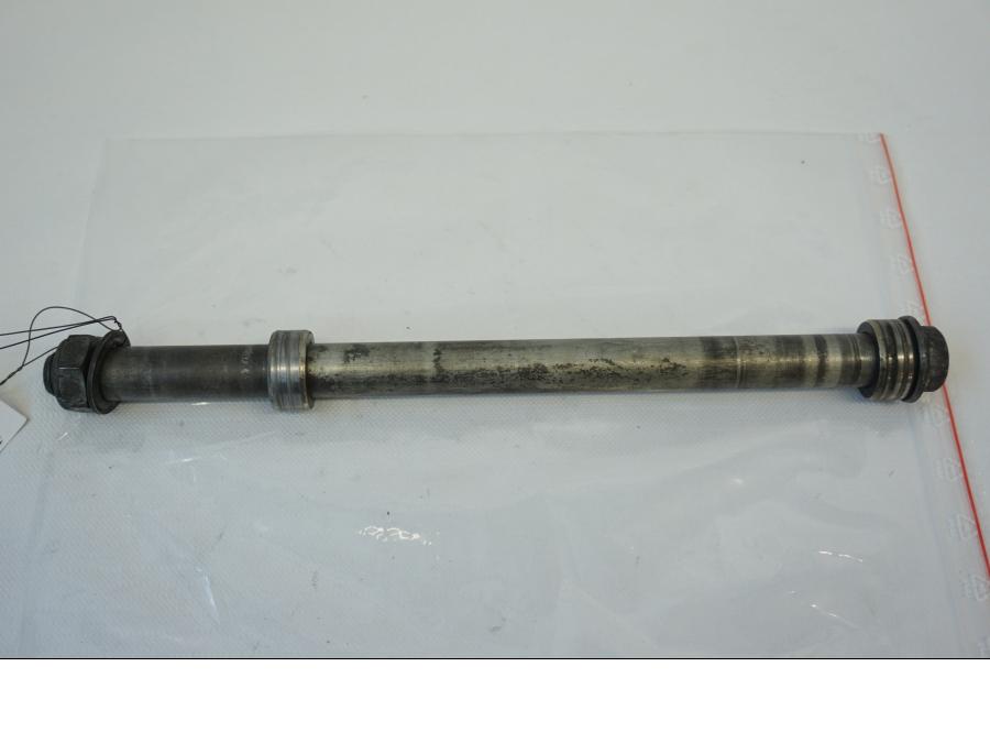 Framsidan på Axel från en Honda CBR 900 RR -1997 motorcykel.