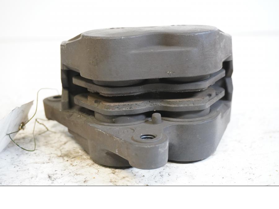 Höger sida på Bromsok från en BMW R 1200 C -2002 motorcykel.