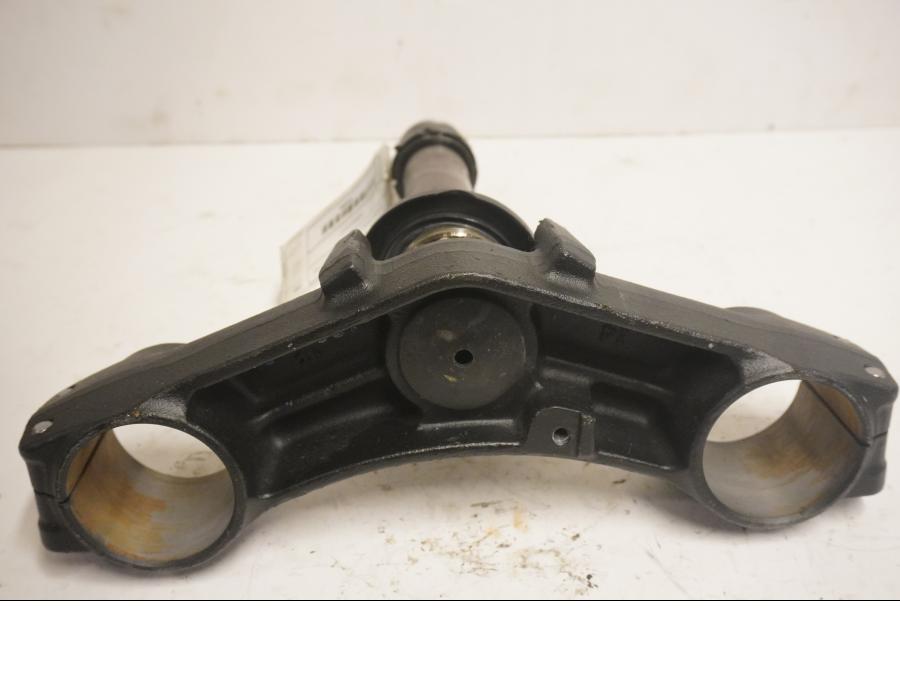 Baksidan på Gaffelkrona från en Kawasaki Versys 1000 -2012 motorcykel.