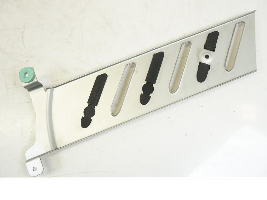 Höger sida på Ramskydd från en BMW F 650 CS -2003 motorcykel.