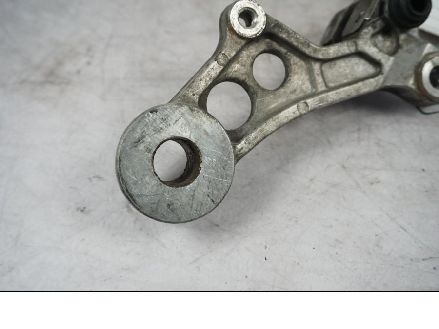 Vänster sida på Bromsoksfäste från en Honda CBR 600 -1987 motorcykel.