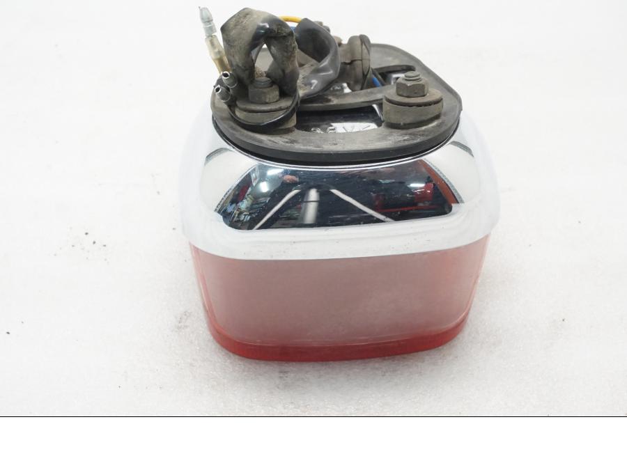 Vänster sida på Baklampa från en Yamaha XVZ 13TD -1999 motorcykel.