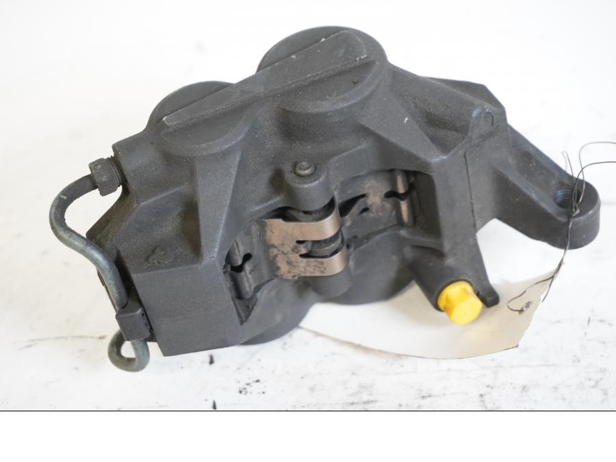 Höger sida på Bromsok från en Yamaha YZF 1000 R -1999 motorcykel.