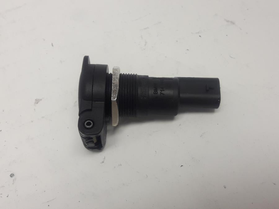 Framsidan på El uttag 12 V från en BMW R 1250 RS -2020 motorcykel.